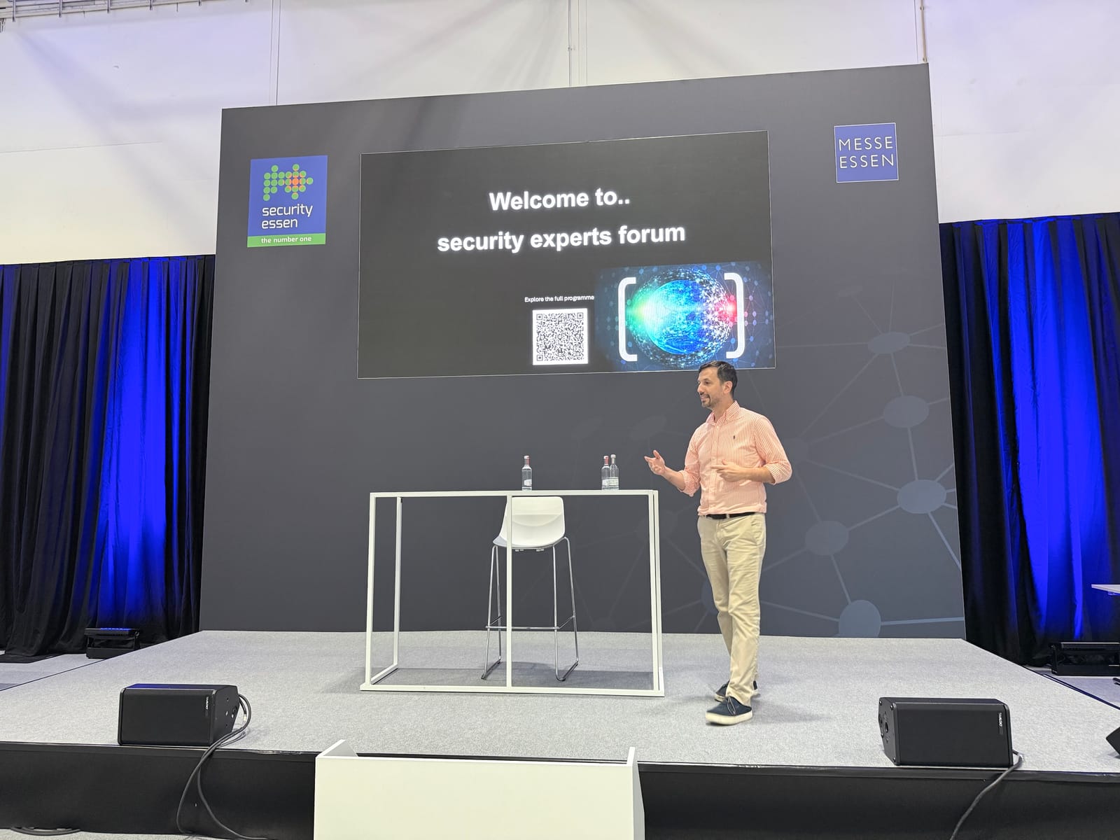 Vortrag auf der Bühne des security experts forum der security essen
